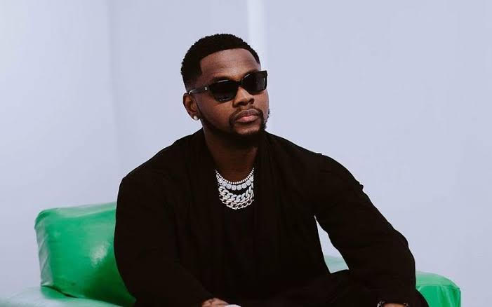 “False News” – Kizz Daniel Refutes Claims His Accounts Were Frozen By Court
