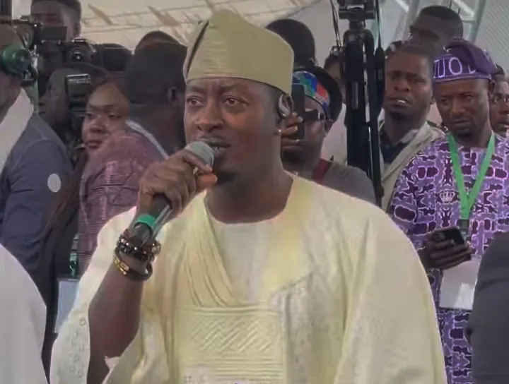 Olubadan: Nigerians Slam Taye Currency Over Song Performance At Ladoja’s Coronation