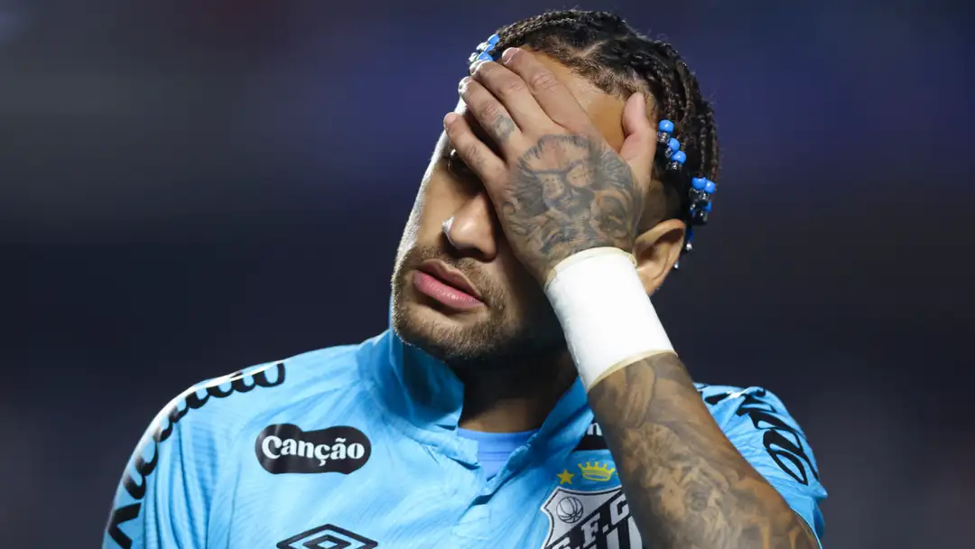 Neymar Slams Artificial Pitch After Injury Scare