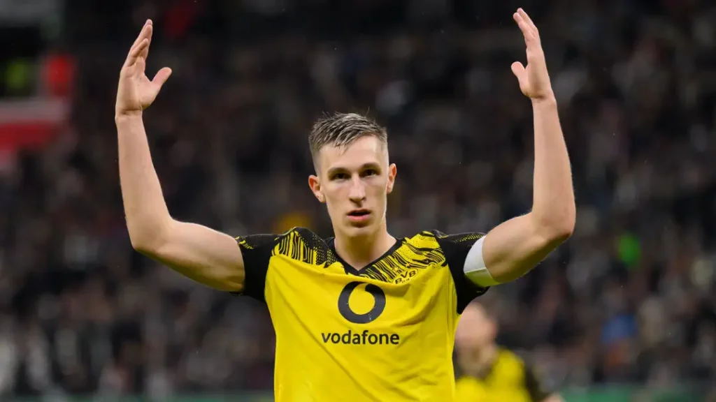 Dortmund Issue Deadline On Schlotterbeck Contract Decision