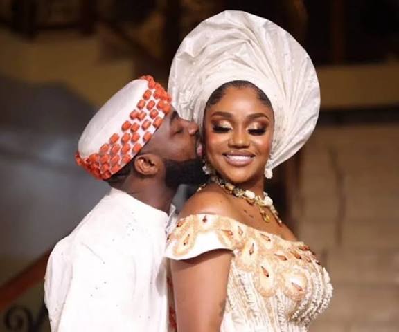 Davido Melts Hearts With Romantic Note to Wife Chioma