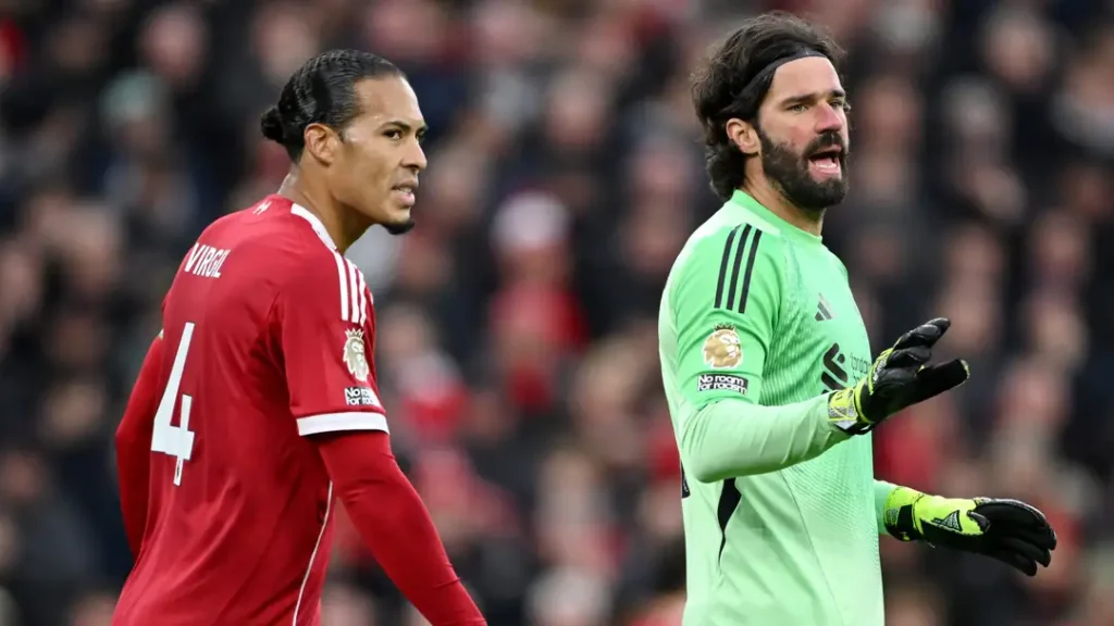 Rooney Claims Liverpool Risk Turning Into Man Utd