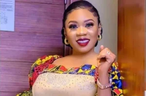 Nollywood Actress Wumi Toriola Kneels To Apologise, Reconciles With Afeez Owo