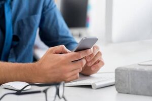 5 Digital Jobs You Can Start Without a Laptop
