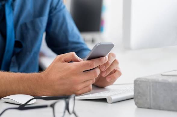 5 Digital Jobs You Can Start Without a Laptop